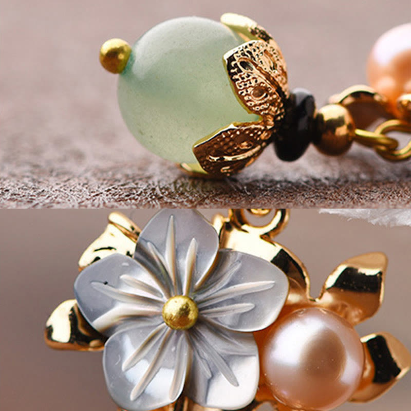 ATELIER-TIBET – Boucles d’Oreilles Pendantes Fleur en Tridacna & Perle d’Eau Douce – Plaqué Or 14 Carats