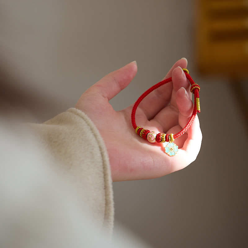 ATELIER-TIBET – Bracelet de Protection Fleur de Pêcher en Cuivre Plaqué Or & Fil Rouge
