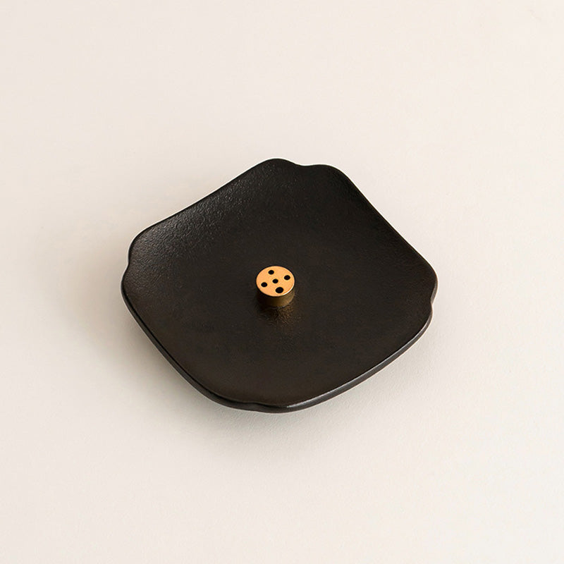 ATELIER-TIBET Porte-Encens en Porcelaine Noire – Feuille Élégante & Laiton (8,5 cm)