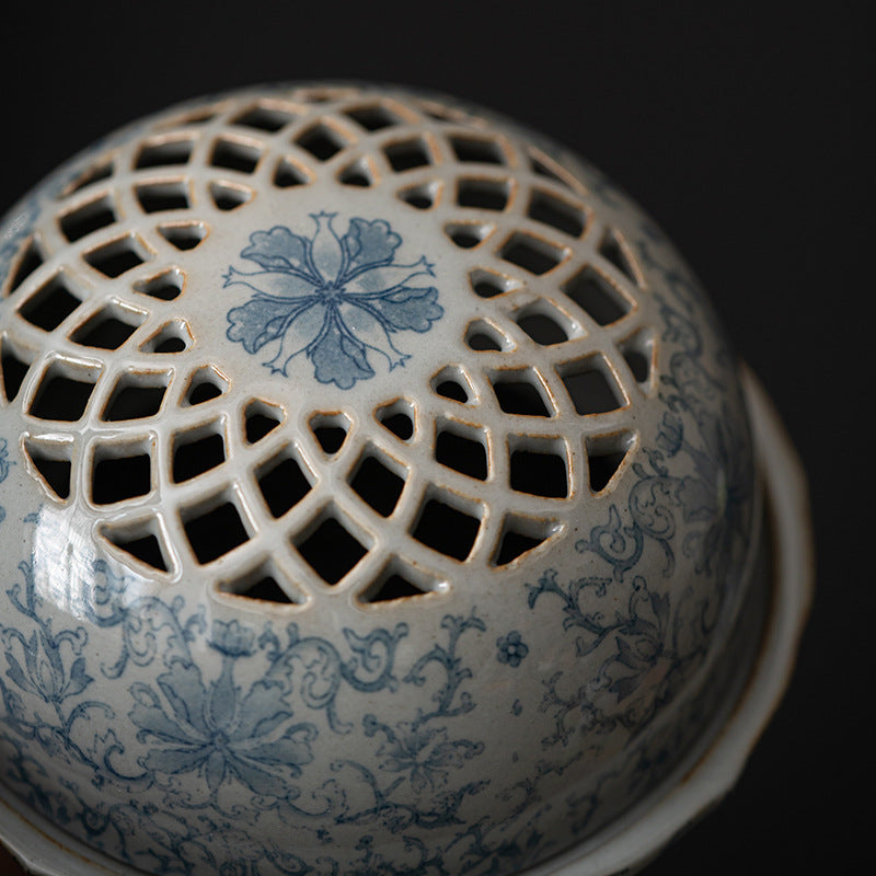 ATELIER-TIBET | Brûleur d’Encens en Porcelaine Bleu & Blanc – Motifs Traditionnels Chinois