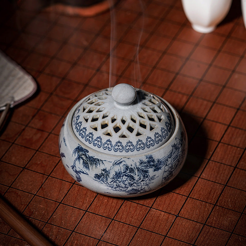 ATELIER-TIBET | Brûleur d’Encens en Porcelaine Bleu & Blanc – Motifs Paysagers Traditionnels