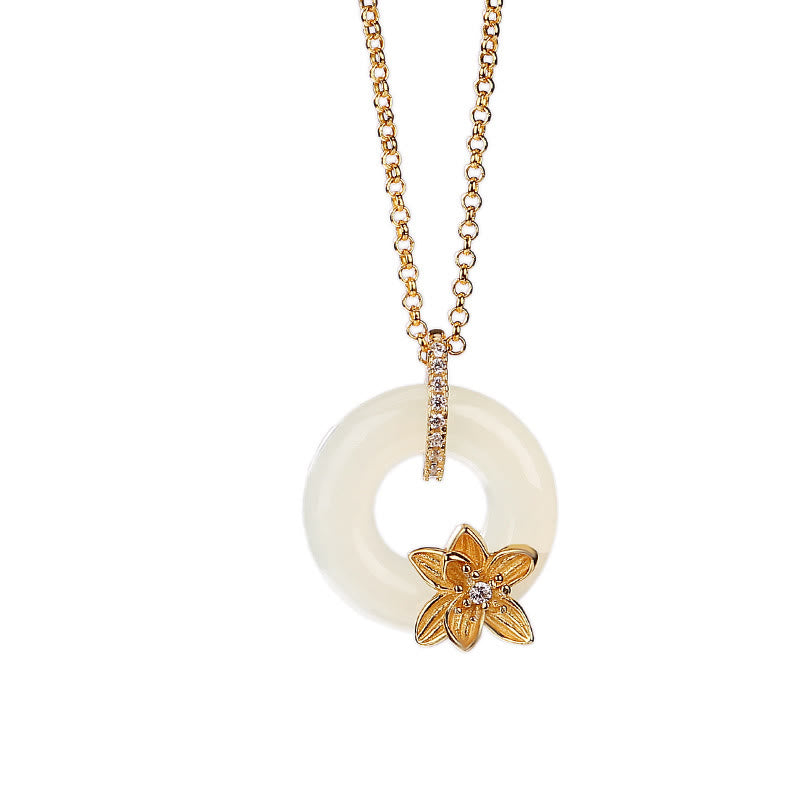 ATELIER-TIBET – Collier Porte-Bonheur en Jade Hetian & Argent Sterling 925 avec Boucle de Paix et Fleur