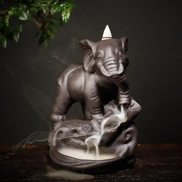 ATELIER-TIBET – Brûle-Encens Cascade Éléphant en Céramique 4 Une présence décorative douce pour une atmosphère apaisante A