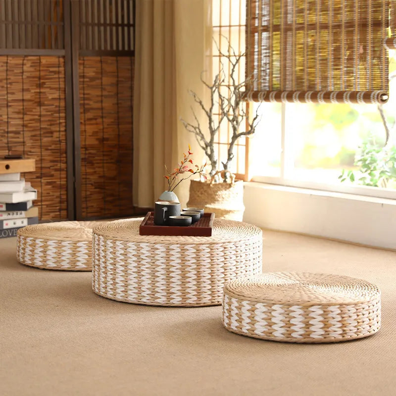 ATELIER-TIBET – Coussin de Sol Japonais Rond en Paille Tissée à la Main – 40 × 40 × 10 cm