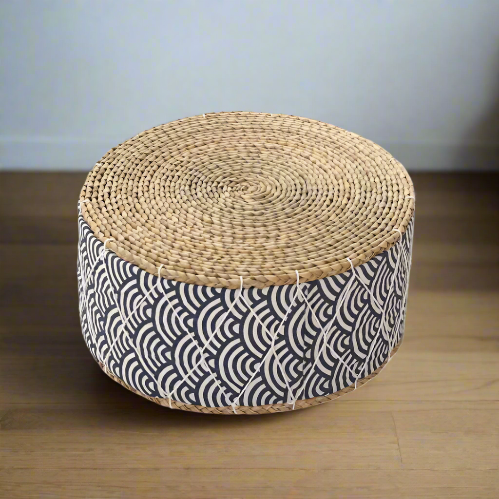 ATELIER-TIBET — Coussin de Méditation Japonais Bleu en Paille Naturelle | Assise Zen Artisanale