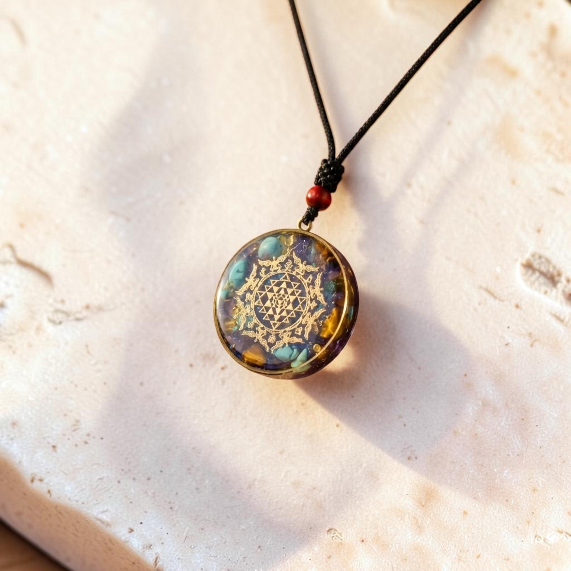 ATELIER-TIBET – Pendentif Orgonite Sri Yantra en Turquoise & Oeil de Tigre