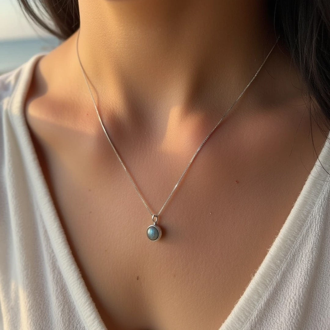 ATELIER-TIBET – Pendentif Perle Fine en Labradorite & Argent