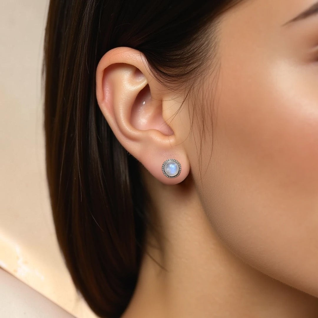 ATELIER-TIBET – Boucles d'Oreilles Bouton en Labradorite Blanche & Argent