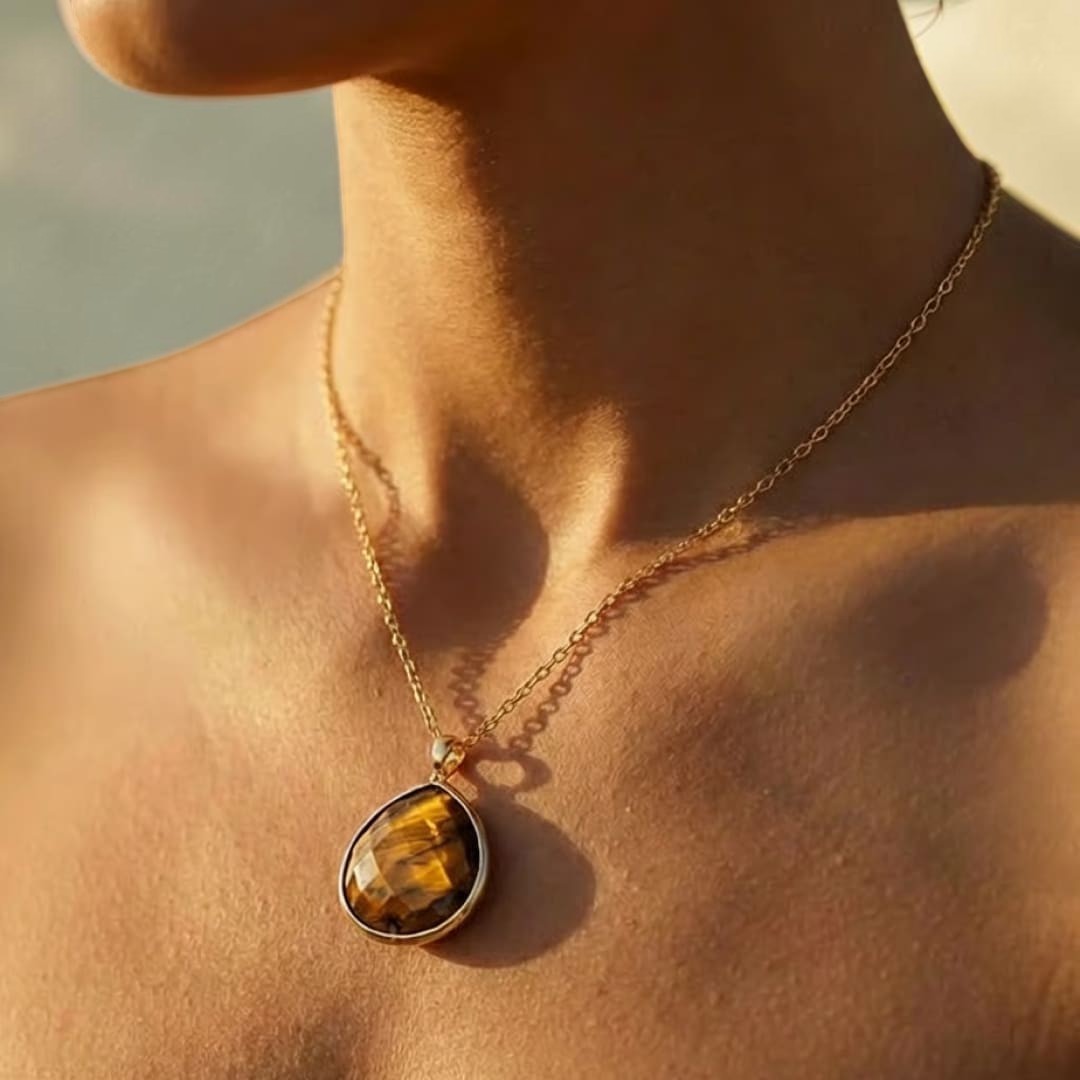 ATELIER-TIBET – Pendentif Goutte de Lumière en Oeil de Tigre