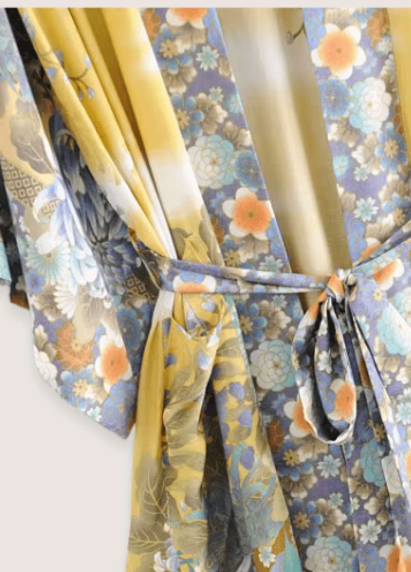 Kimono long femme motif pivoine jaune – Hyō
