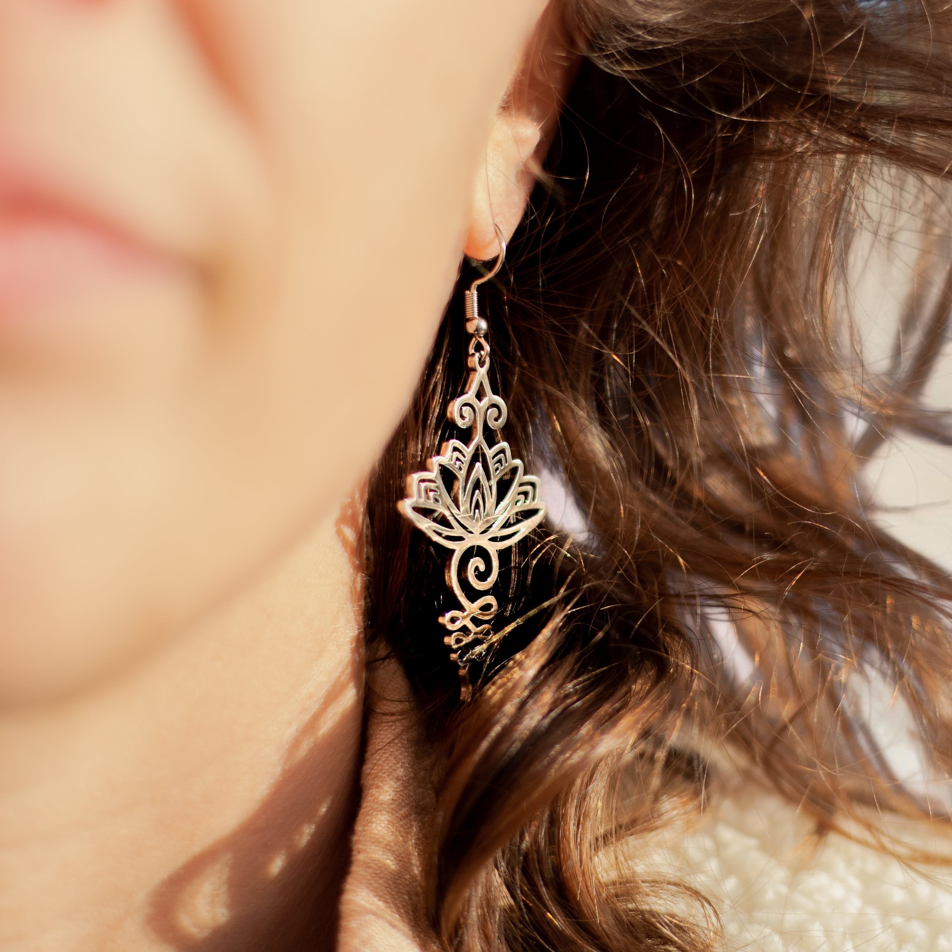 ATELIER-TIBET – Boucles d'Oreilles Lotus Unalome