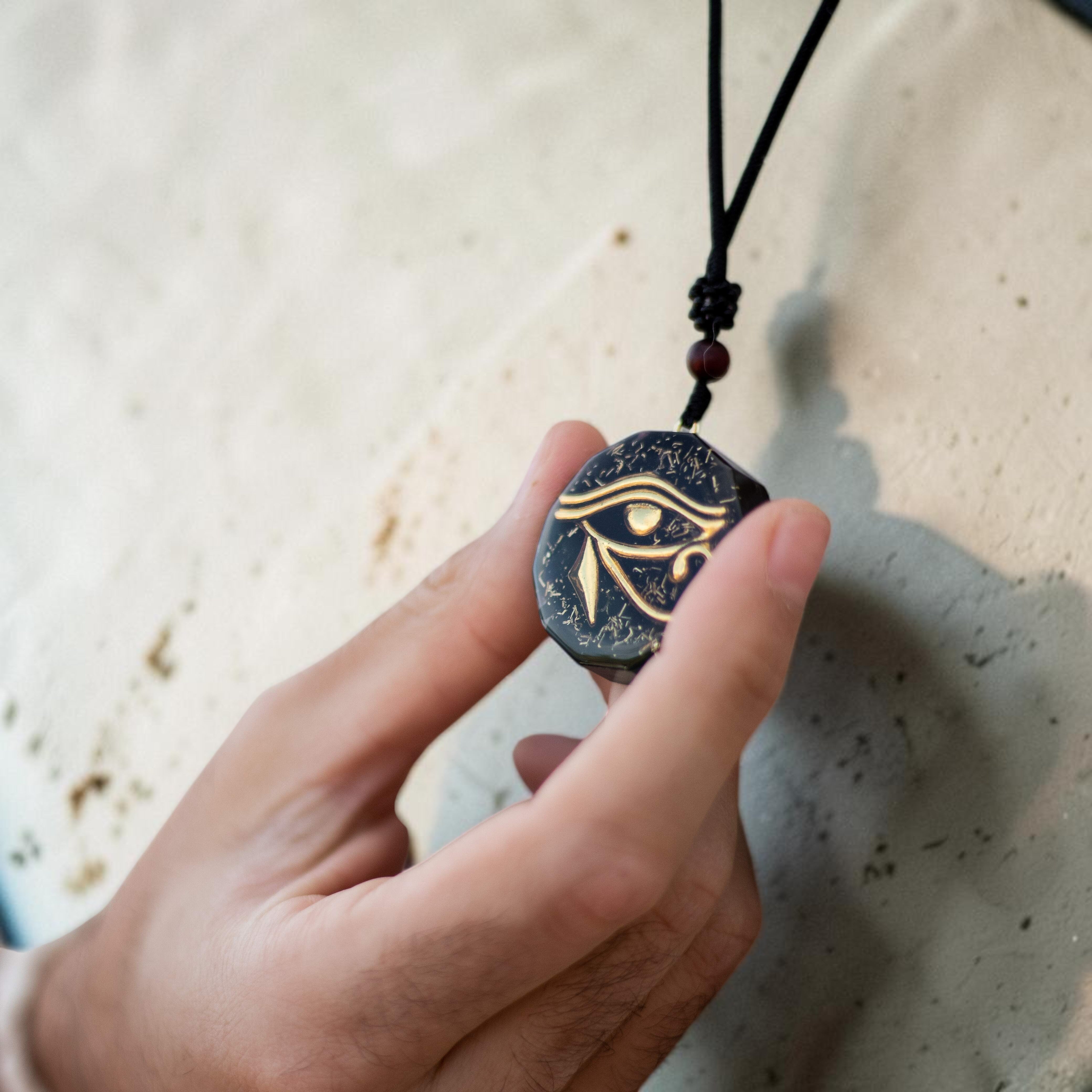 ATELIER-TIBET – Pendentif Orgonite Oeil d'Horus en Pierres Naturelles