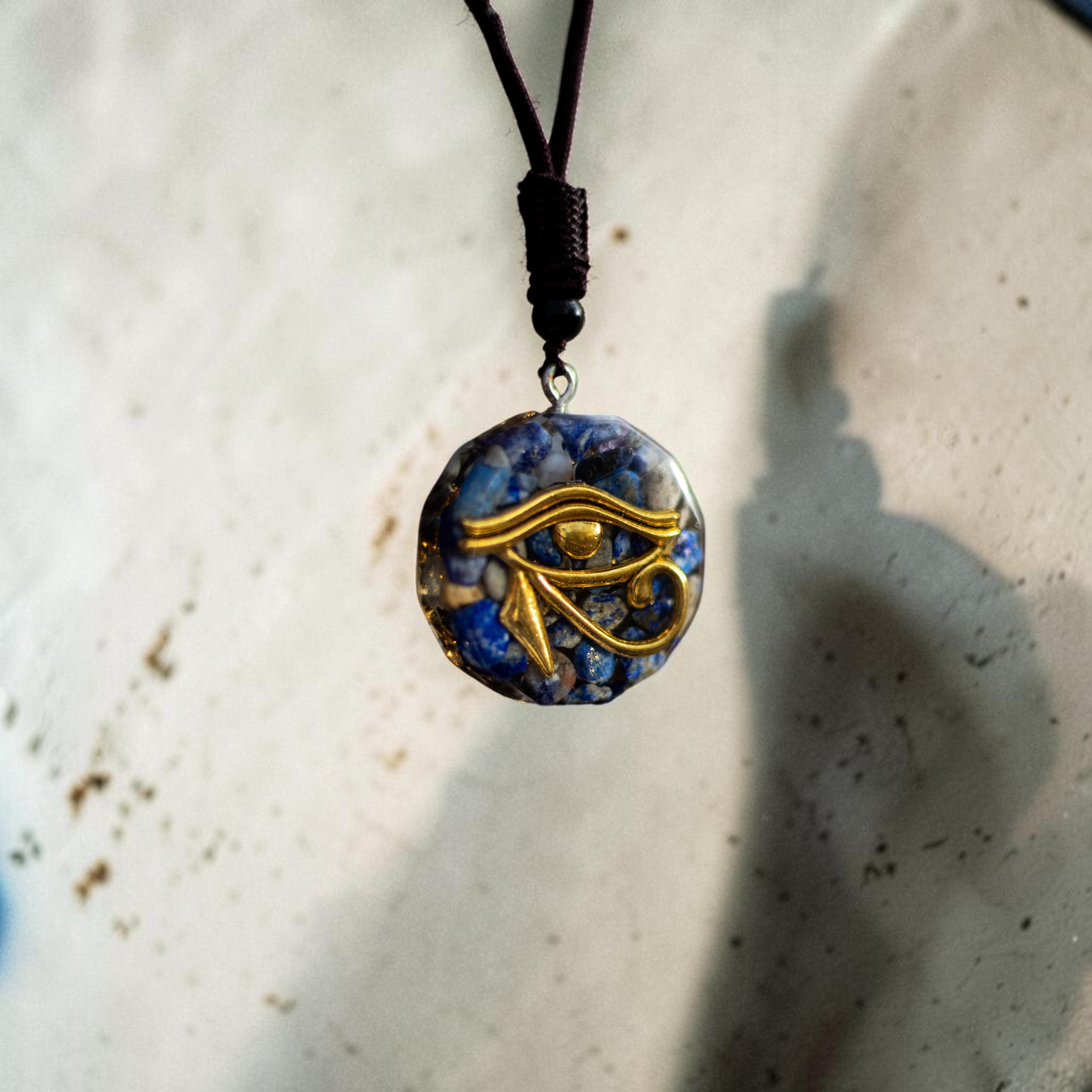ATELIER-TIBET – Pendentif Orgonite Oeil d'Horus en Pierres Naturelles