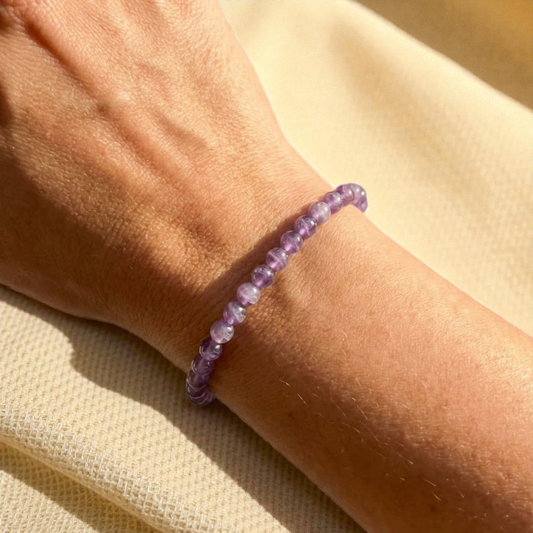 Atelier Tibet amethyst beaded bracelet, 4mm natural stones on elastic cord, delicate and stackable.