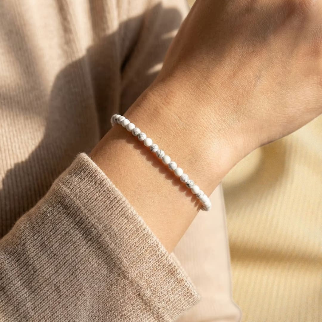 Atelier Tibet white and grey marbled natural stone beaded bracelet, 4mm beads, elasticated.