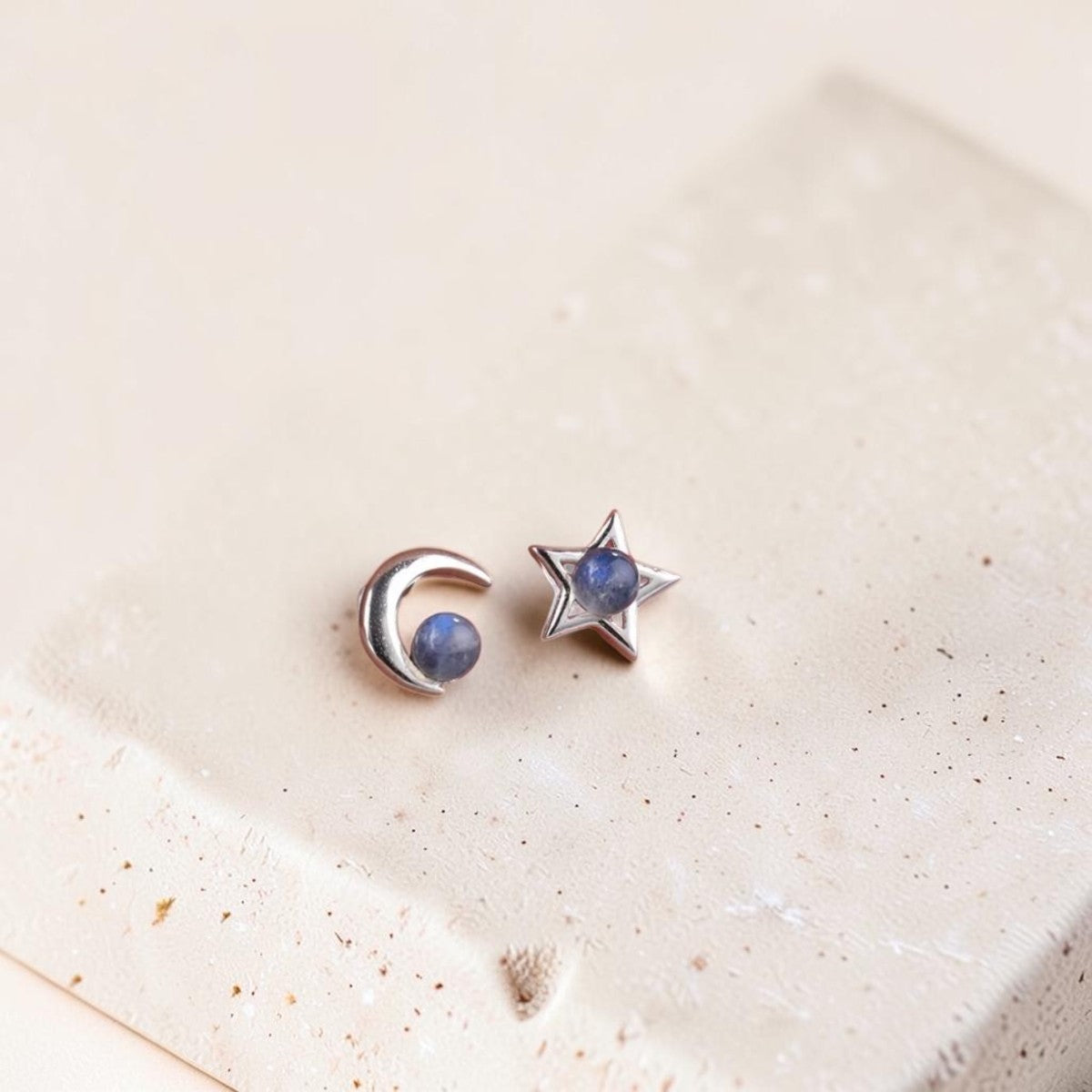 ATELIER-TIBET – Boucles d'Oreilles Lune Étoile en Labradorite & Argent
