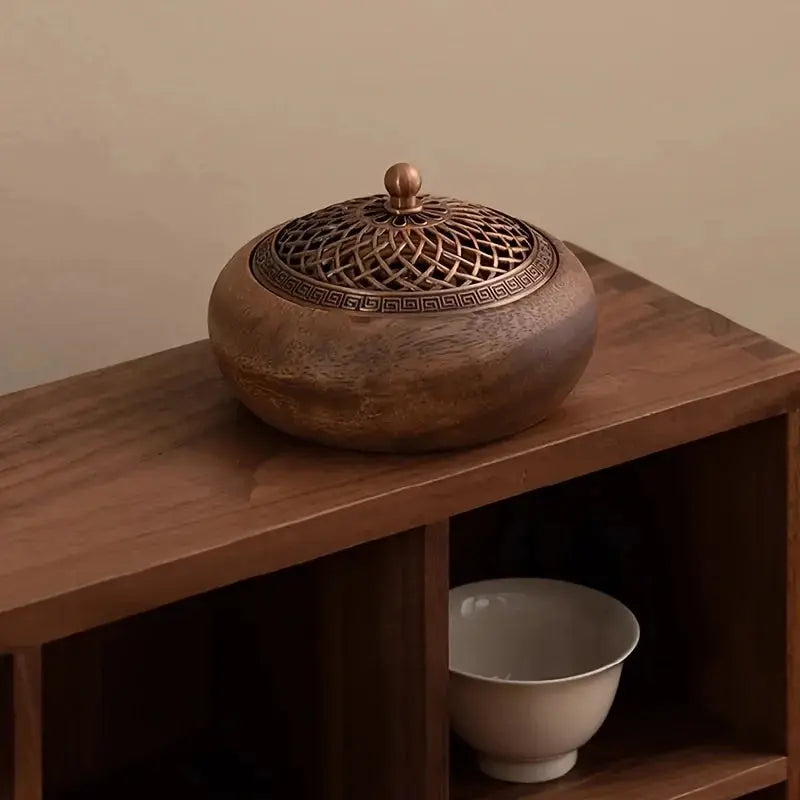 ATELIER-TIBET – Brûleur d’Encens Artisanal en Bois de Noyer, Élégance Naturelle