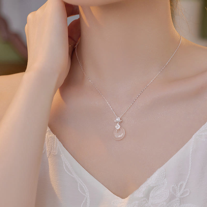 ATELIER-TIBET – Collier Lotus en Calcédoine & Argent 925 – Symbole Fu