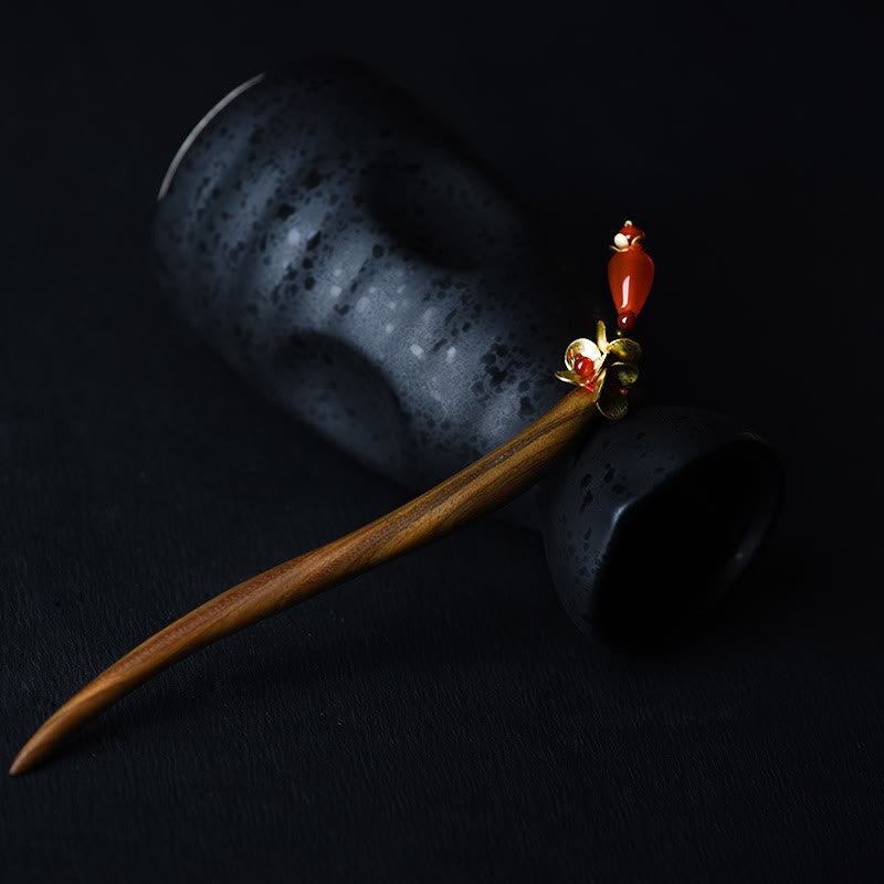 ATELIER-TIBET Pic à Cheveux Bois de Santal Vert & Agate Rouge – 16 cm