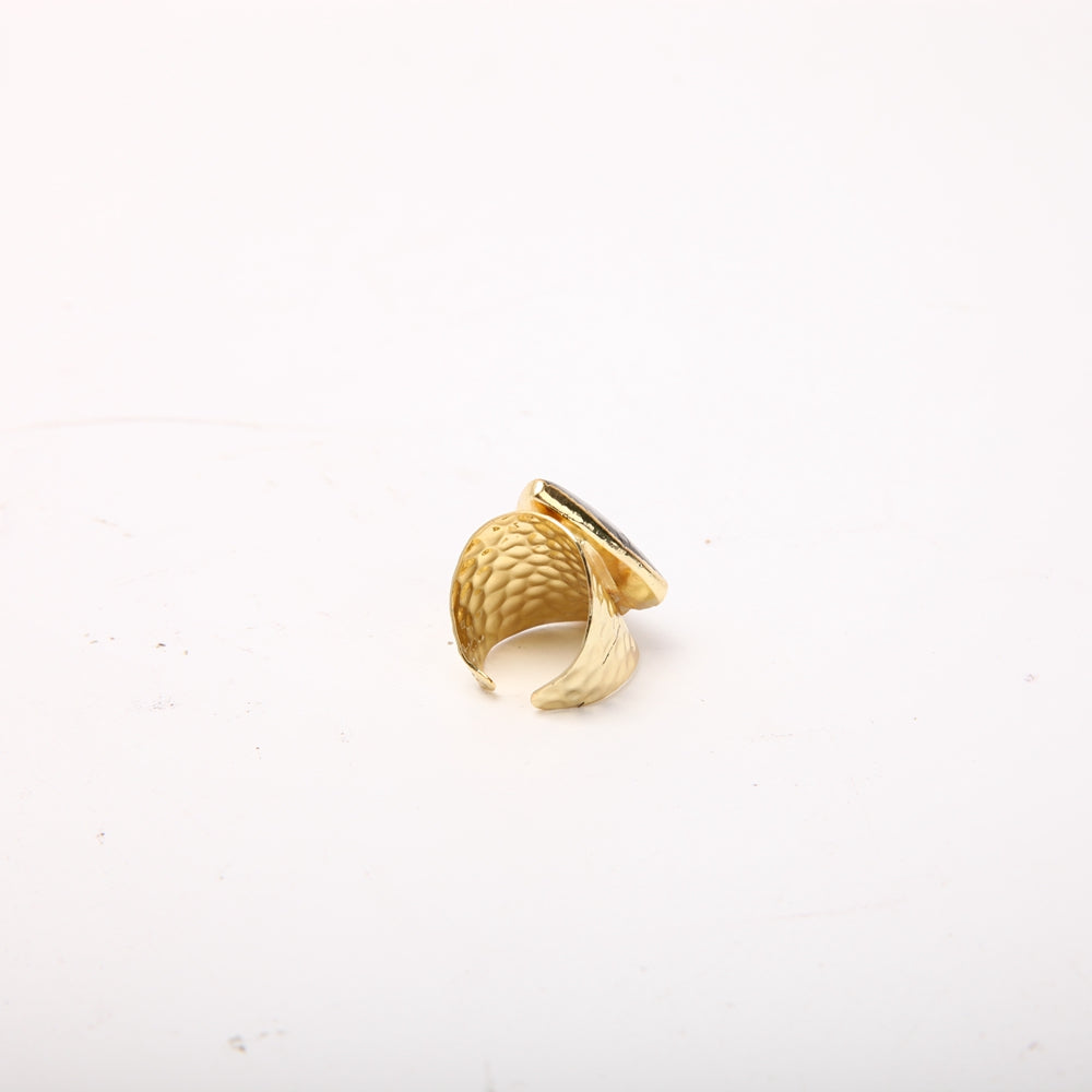 ATELIER-TIBET – Bague Ajustable en Labradorite Naturelle & Finition Dorée – Anneau Martelé Unisexe