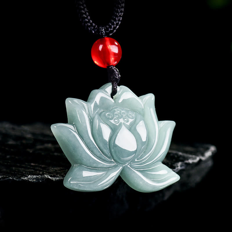 ATELIER-TIBET – Collier Lotus en Jade Sculpté Naturel – Symbole de Prospérité
