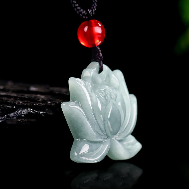ATELIER-TIBET – Collier Lotus en Jade Sculpté Naturel – Symbole de Prospérité