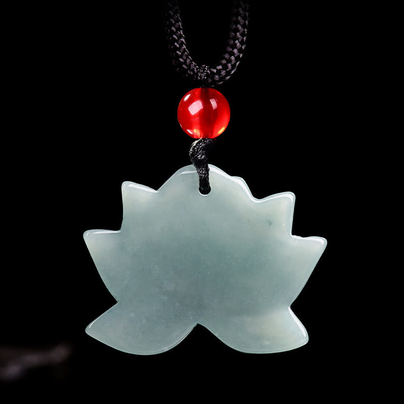 ATELIER-TIBET – Collier Lotus en Jade Sculpté Naturel – Symbole de Prospérité