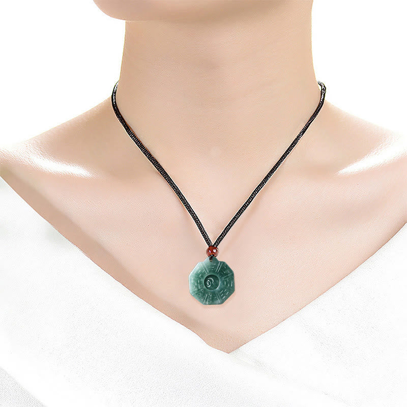 ATELIER-TIBET – Collier Feng Shui Bagua Yin Yang en Jade Naturel