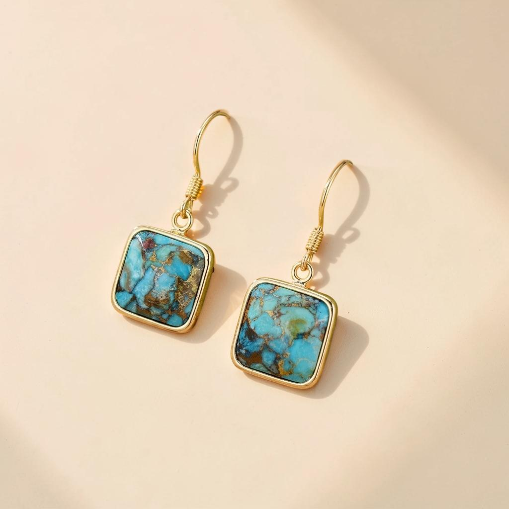 ATELIER-TIBET – Boucles d'Oreilles Turquoise – Fragments de Ciel, Argent Plaqué Or