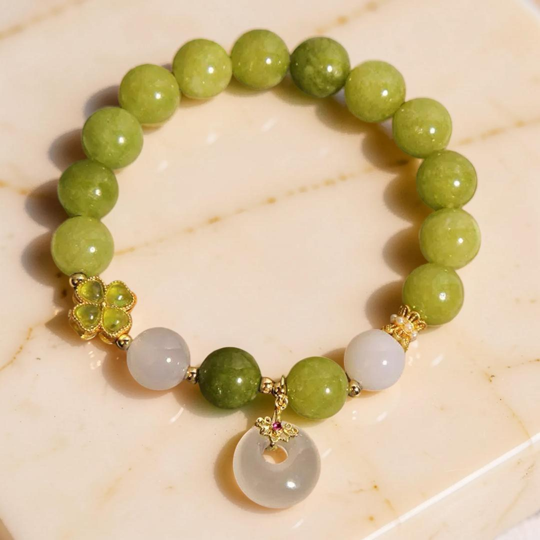 ATELIER-TIBET – Bracelet Tourmaline Verte et Jade – Trèfle Porte-Chance