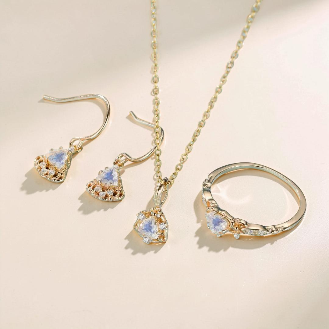 ATELIER-TIBET – Boucles d'Oreilles Pierre de Lune – Féérie Royale, Argent Plaqué Or