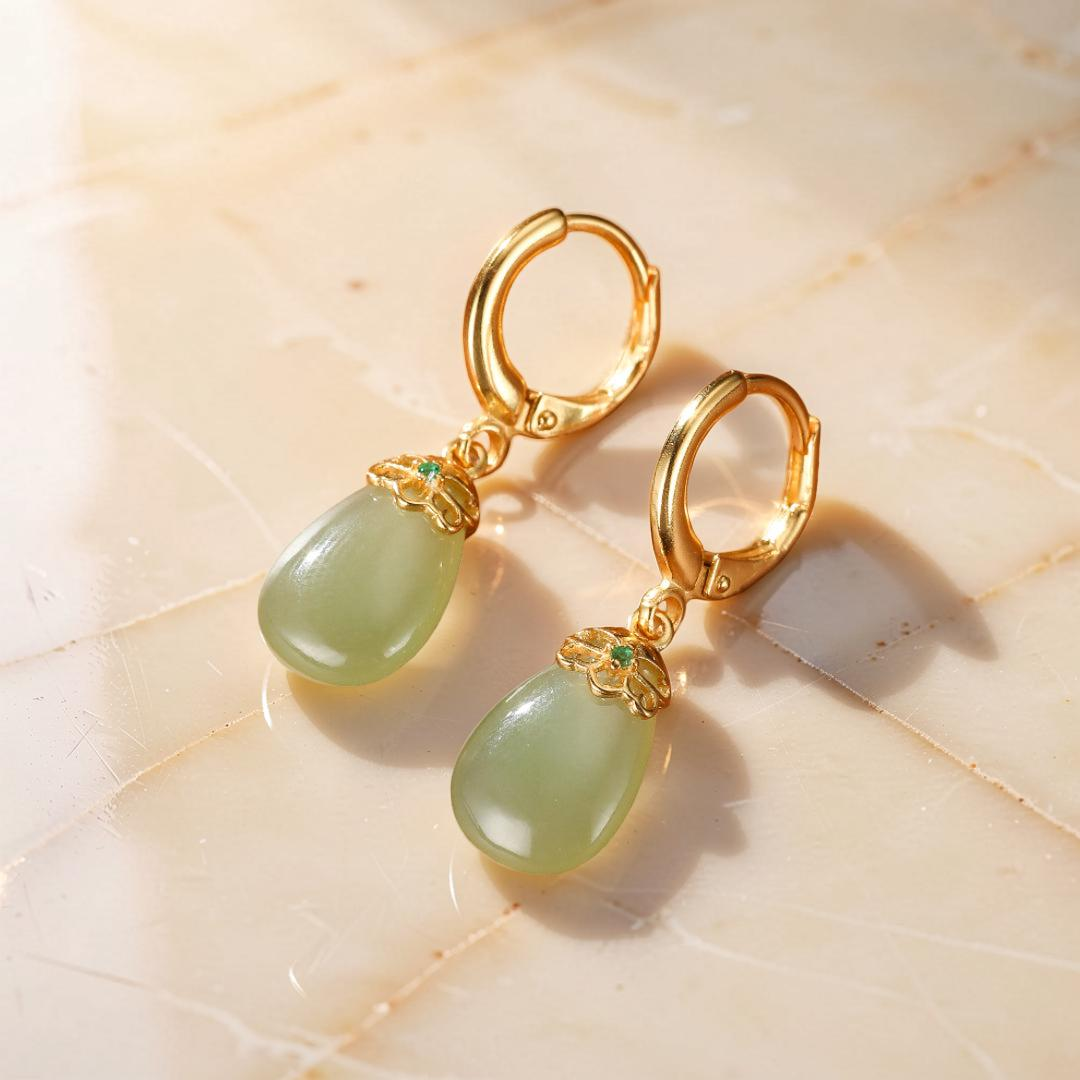 ATELIER-TIBET – Boucles d'Oreilles Jade – Aura Apaisante, Argent Plaqué Or
