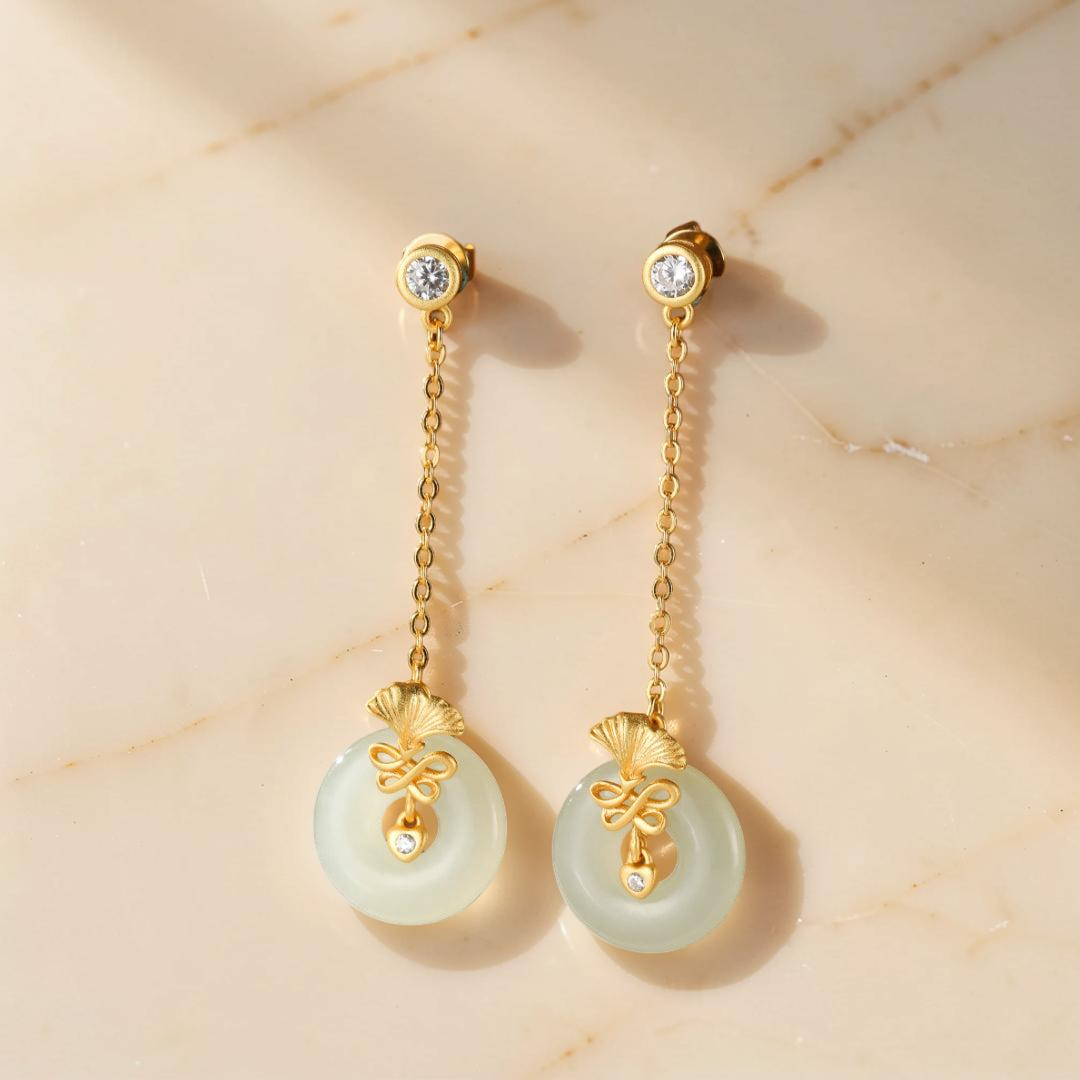ATELIER-TIBET – Boucles d'Oreilles Jade Blanc – Grâce d'Œillet, Argent Plaqué Or
