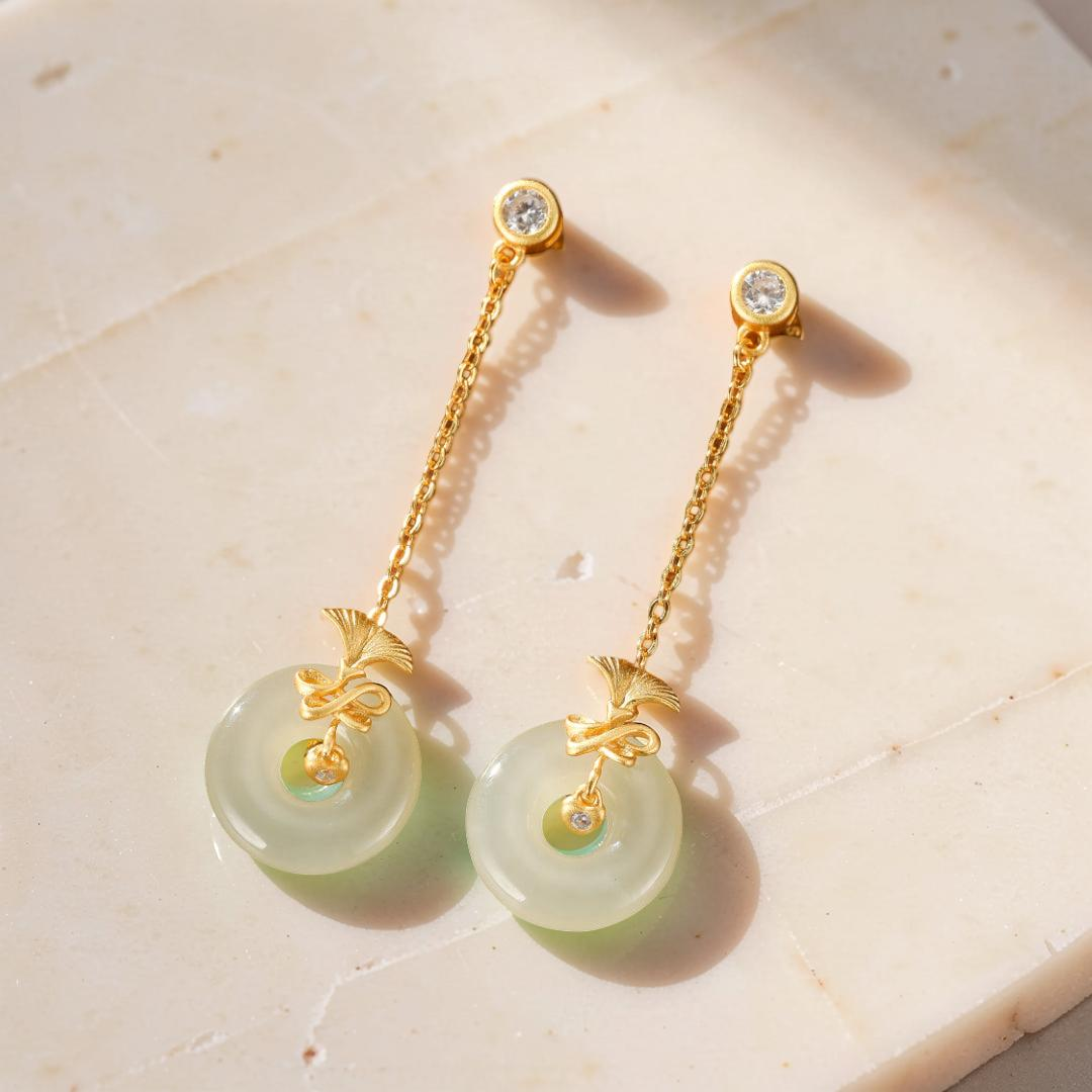 ATELIER-TIBET – Boucles d'Oreilles Jade Blanc – Grâce d'Œillet, Argent Plaqué Or