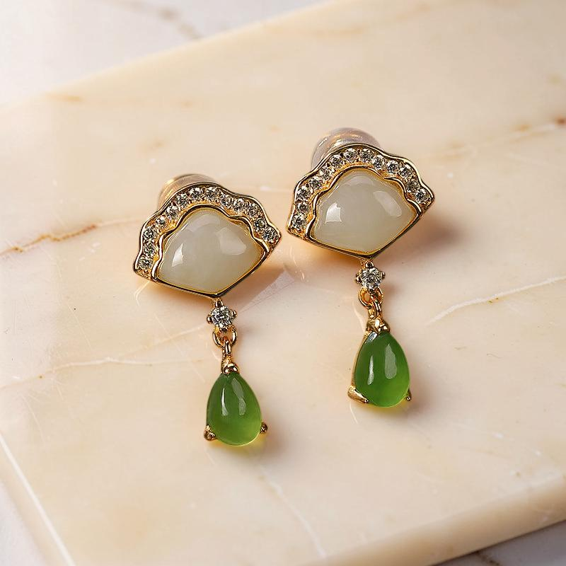 ATELIER-TIBET – Boucles d'Oreilles Jade – Cœur de Nacre, Argent Plaqué Or