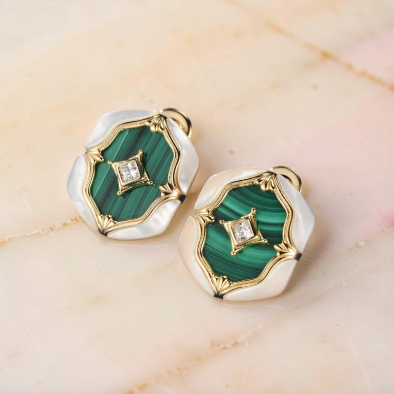 ATELIER-TIBET – Boucles d'Oreilles Malachite et Nacre – Astres en Verdures, Argent Plaqué Or