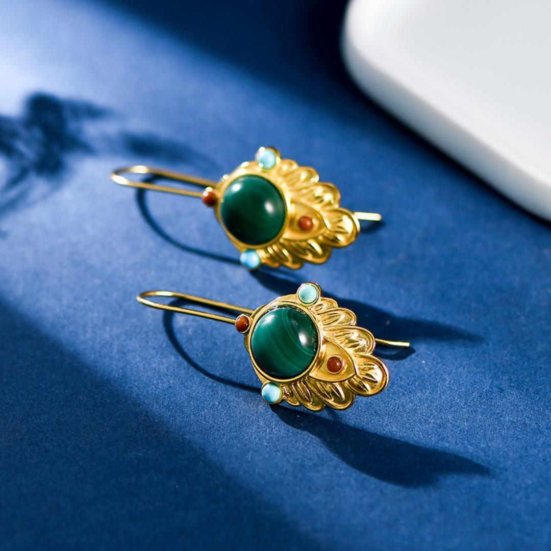 ATELIER-TIBET – Boucles d'Oreilles Malachite – Feuille Dorée, Argent Plaqué Or