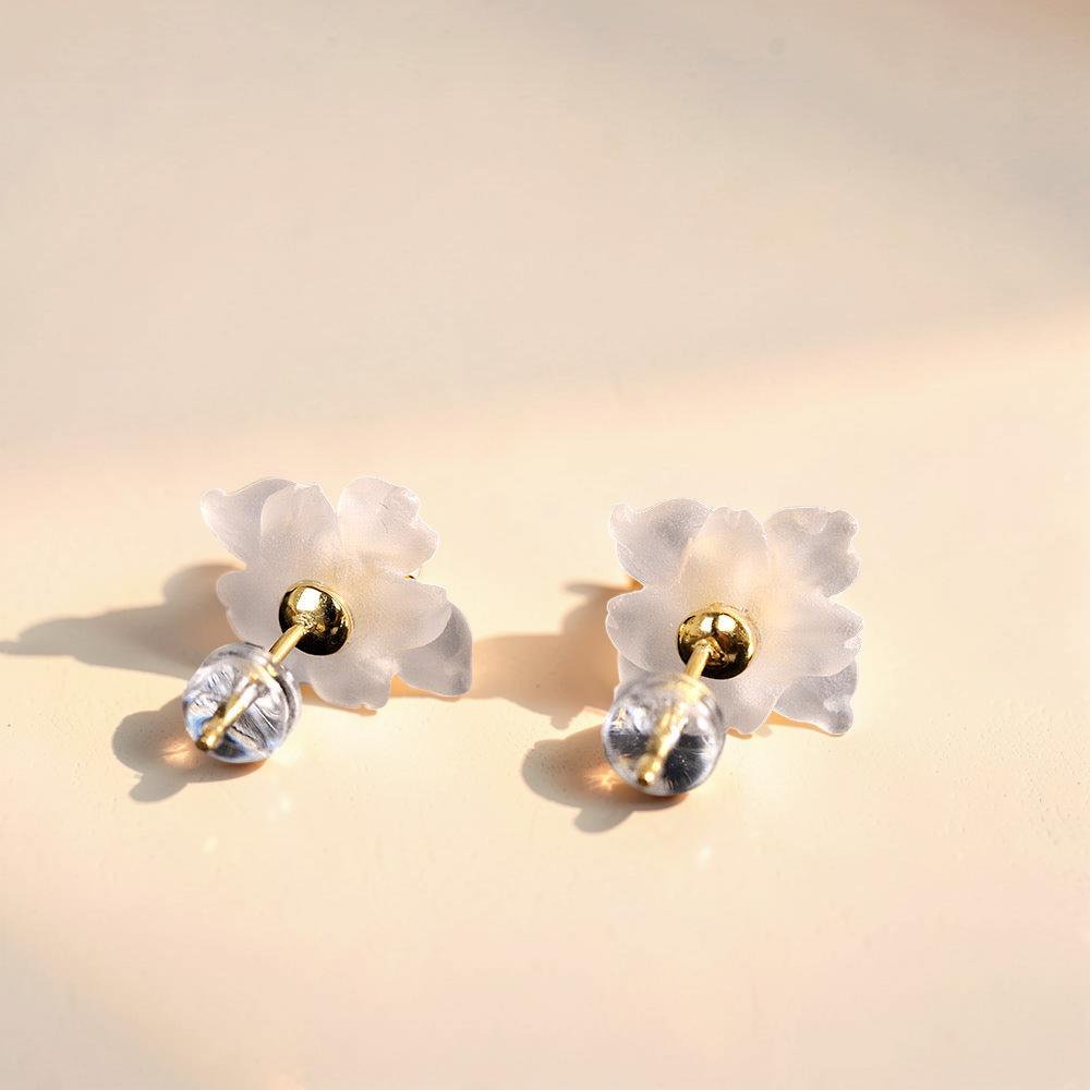 ATELIER-TIBET – Boucles d'Oreilles Quartz Clair et Perle – Floraison Tranquille, Argent Plaqué Or