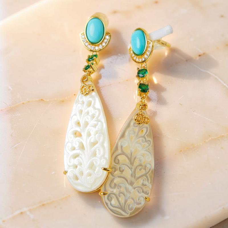 ATELIER-TIBET – Boucles d'Oreilles Turquoise et Nacre – Élégance Équilibre, Argent Plaqué Or