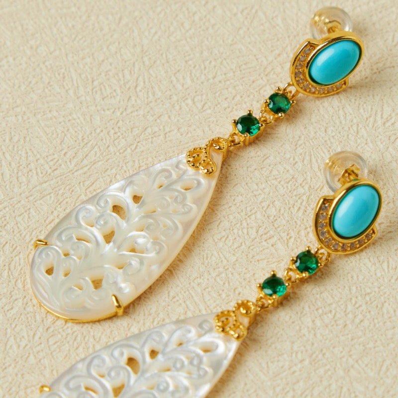 ATELIER-TIBET – Boucles d'Oreilles Turquoise et Nacre – Élégance Équilibre, Argent Plaqué Or