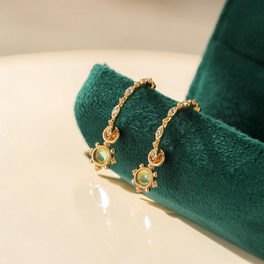ATELIER-TIBET – Boucles d’Oreilles Créoles Péridot – Lumière d’Olivine, Argent Plaqué Or