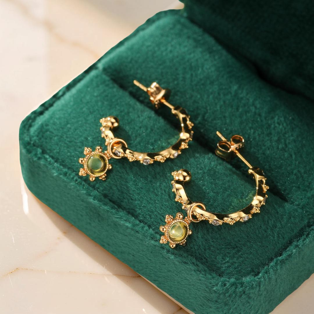 ATELIER-TIBET – Boucles d’Oreilles Créoles Péridot – Lumière d’Olivine, Argent Plaqué Or