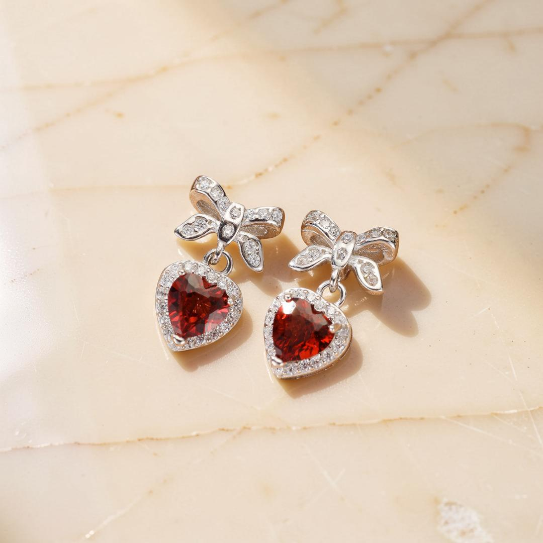 ATELIER-TIBET – Boucles d’oreilles Grenat – Nœud d’Amour, Argent
