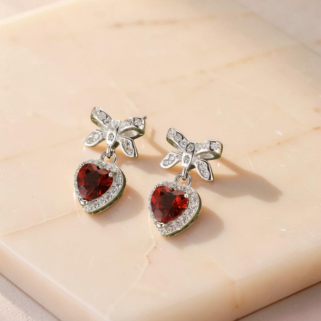 ATELIER-TIBET – Boucles d’oreilles Grenat – Nœud d’Amour, Argent