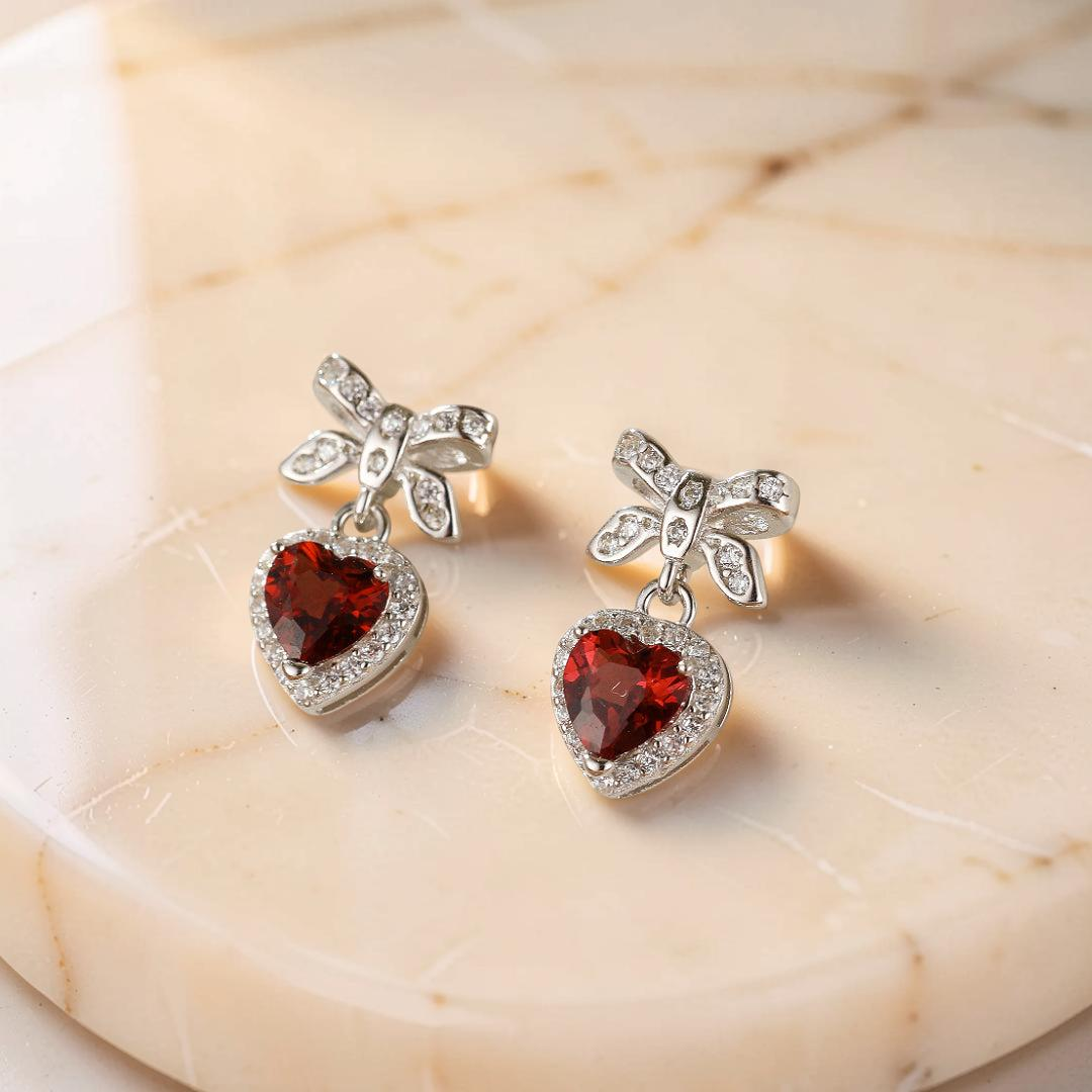 ATELIER-TIBET – Boucles d’oreilles Grenat – Nœud d’Amour, Argent