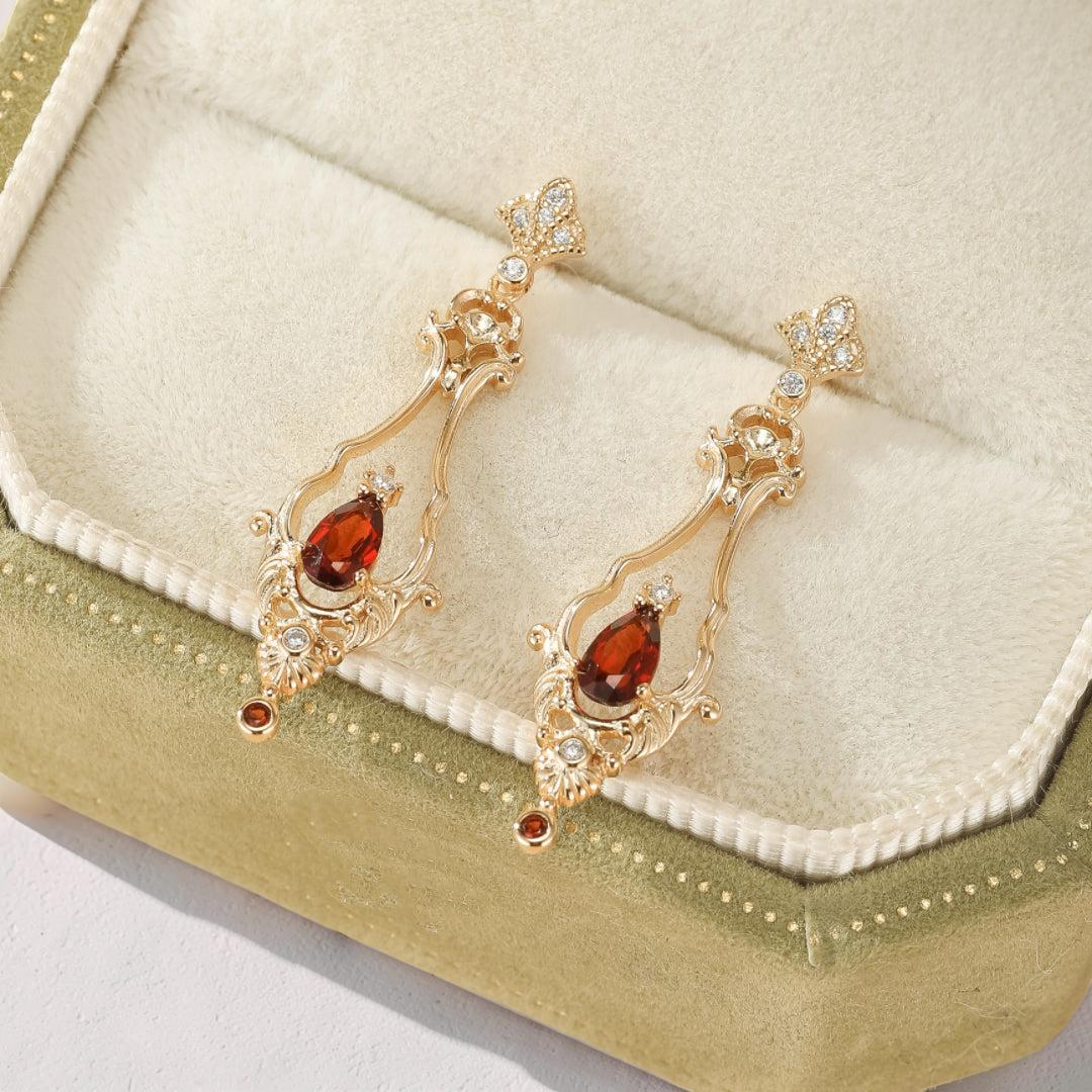 ATELIER-TIBET – Boucles d’Oreilles Grenat – Reflet Majestueux, Argent Plaqué Or