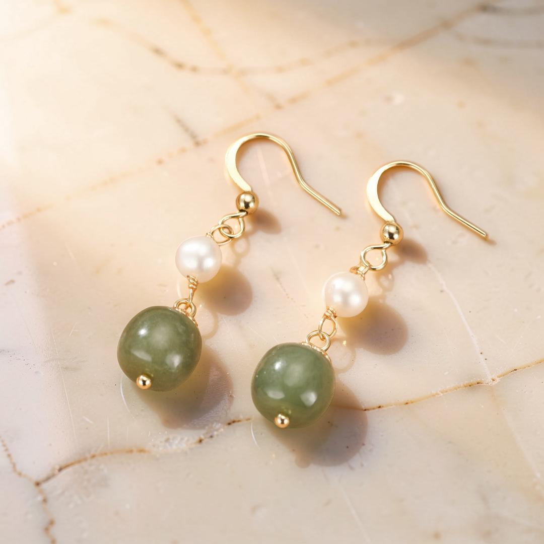ATELIER-TIBET – Boucles d’Oreilles Jade Néphrite et Perle – Équilibre Naturel