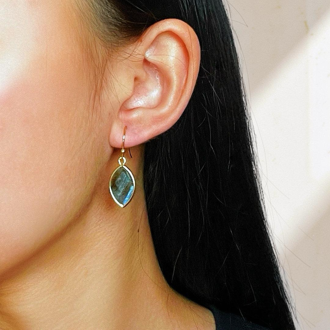 ATELIER-TIBET – Boucles d’Oreilles Labradorite – Feuilles de Lumière