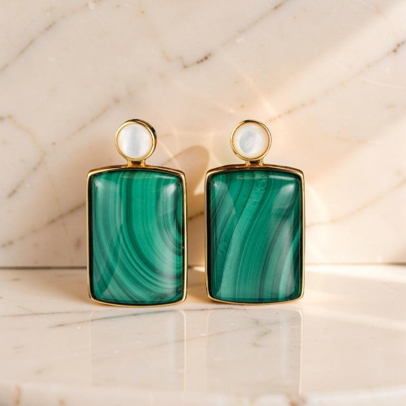 ATELIER-TIBET – Boucles d'Oreilles Malachite et Nacre – Luminosité, Argent Plaqué Or