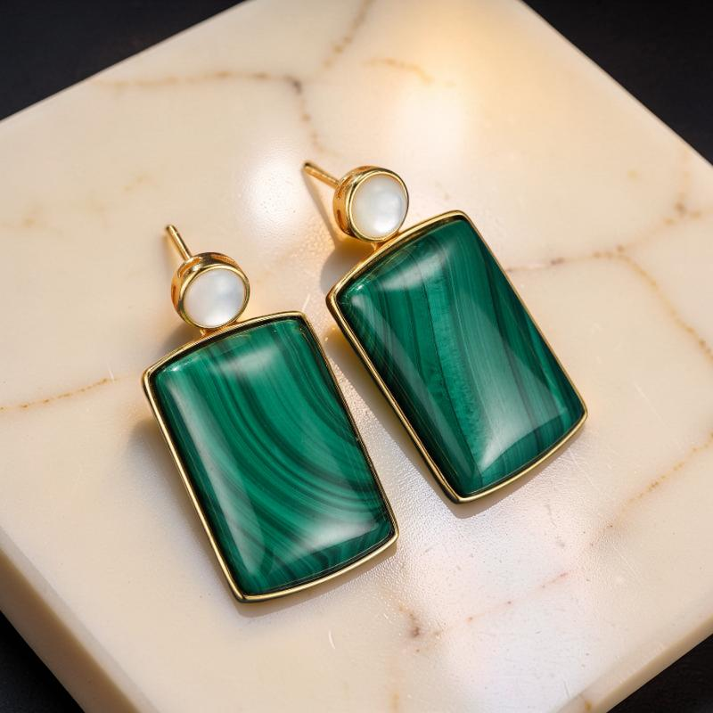 ATELIER-TIBET – Boucles d'Oreilles Malachite et Nacre – Luminosité, Argent Plaqué Or